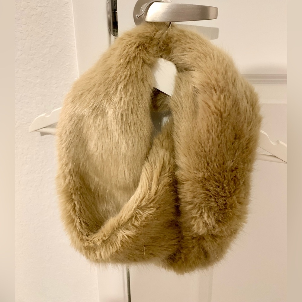 MOVING SALE | Women’s Vintage The Limited Tan Faux Fur Infinity Scarf, One Size